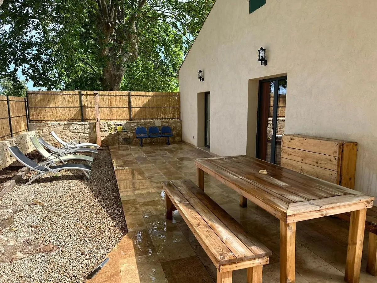 Villa Cerisier climatisée, à la campagne Arles