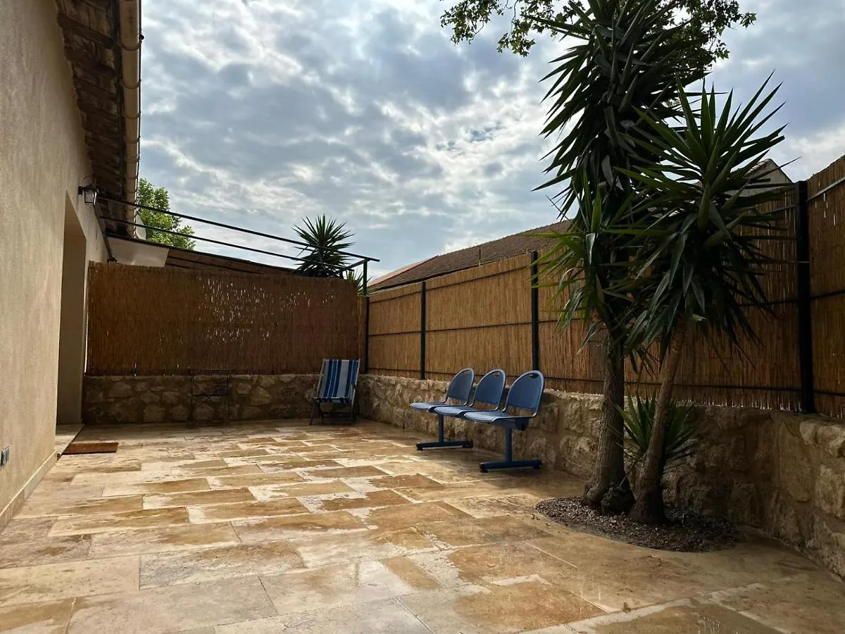Villa Cerisier climatisée, à la campagne Arles