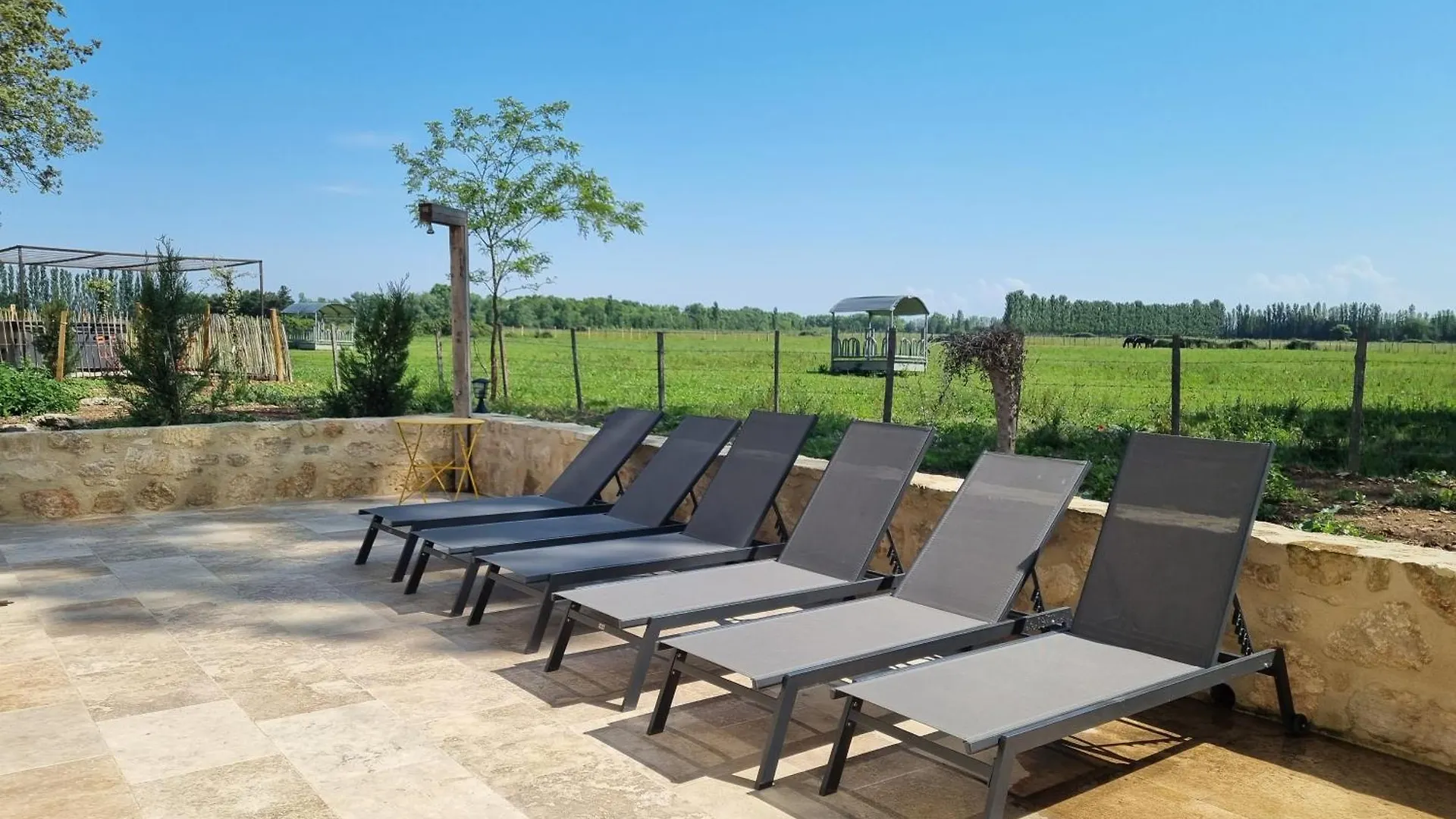 Villa Cerisier climatisée, à la campagne Arles