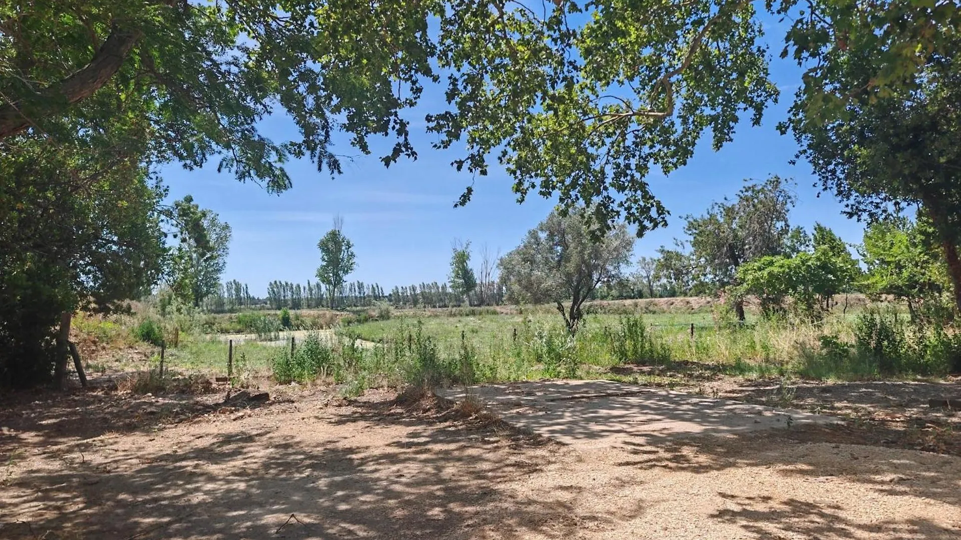 Villa Cerisier climatisée, à la campagne Arles