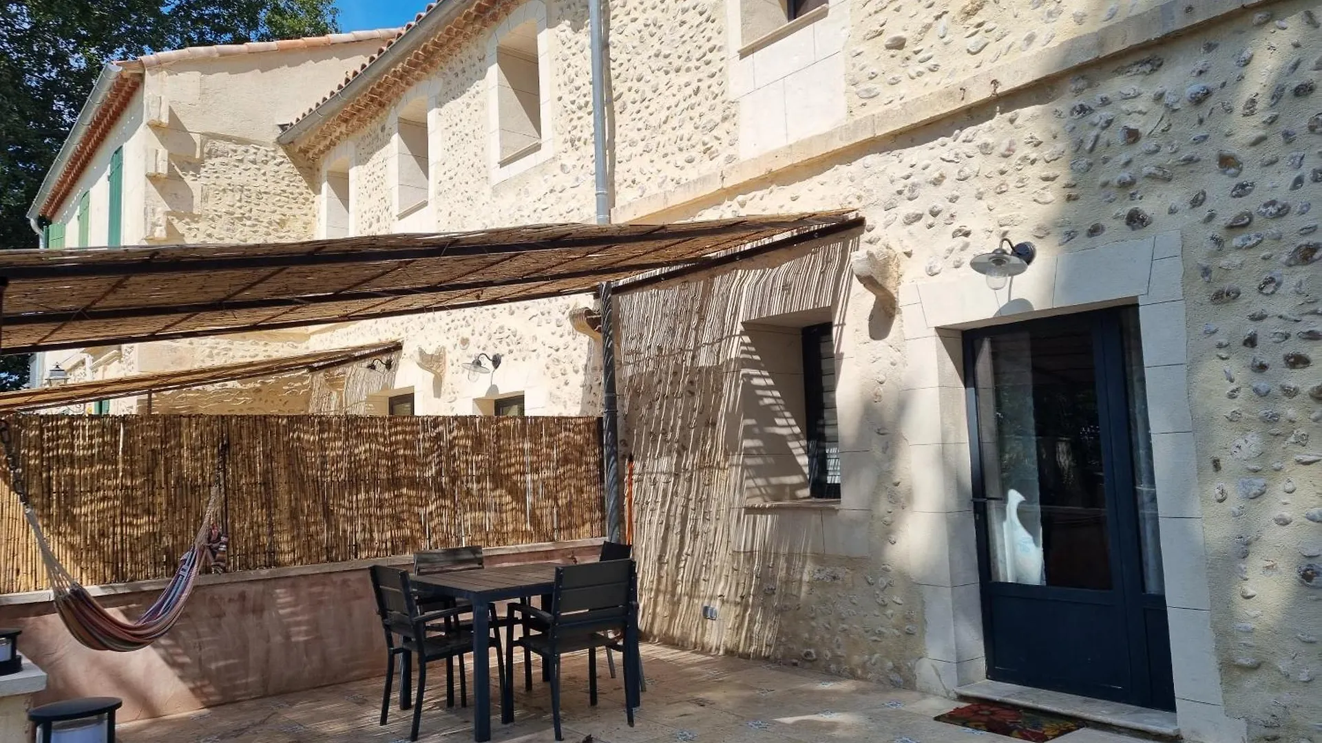 Villa Cerisier climatisée, à la campagne Arles
