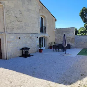 Dans Mas Provencal Arles